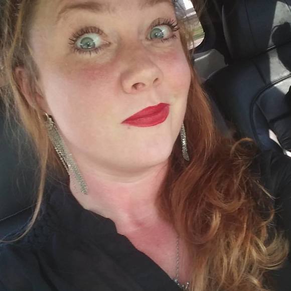 Meet your Posher, Danielle - Picture 1 of 1